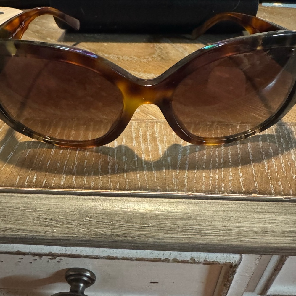 Burberry Brown Oversized Tortoiseshell Sunglasses - Picture 8 of 9